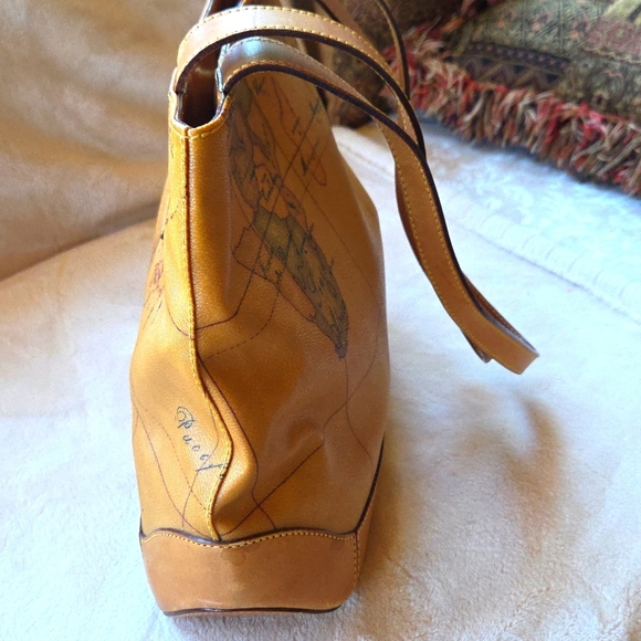 Alviero Martini Tan World Map Tote - Picture 2 of 7